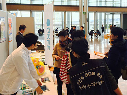 【CSRレポート】秋田県秋田市で行われた「春のあんしんネット・新学期一斉行動」に参加し、インターネットに関する啓発活動を行いました